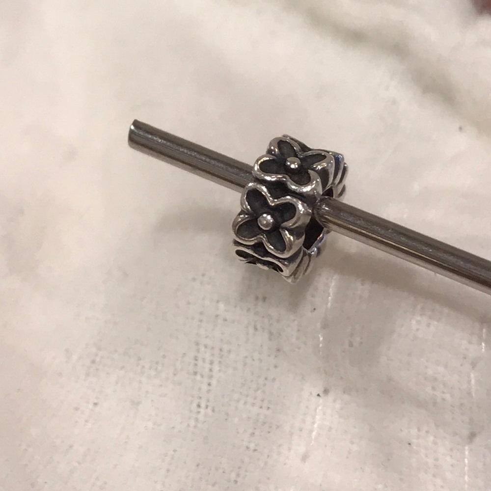 Pandora Floral spacer 3 available‎